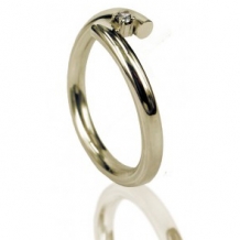 Ring slag 2,5mm met steen en gesloten askamer